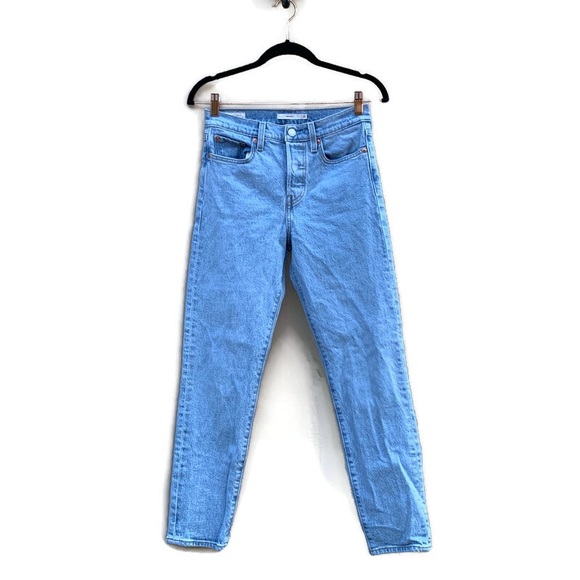 Levi’s Premium Wedgie Straight Leg Light Wash Denim Jeans 26 - Picture 3 of 5